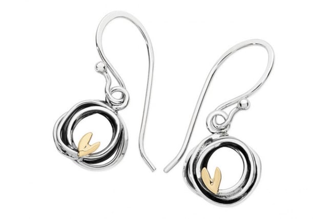 Handmade in Scotland, these sterling silver earrings with 18ct gold hearts will make a great accessory for any outfit.
 Sterling silver earrings – £70.00
Contact: https://www.facebook.com/Ms-Gallery-222413127814757/
01246 229 009