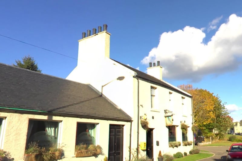 The award-winning Corbie Inn, in Bo’ness, offers diners tasty, freshly-made homecooked meals, while behind the bar are real ales. cask beers, over 60 whiskies and over 80 types of gin.