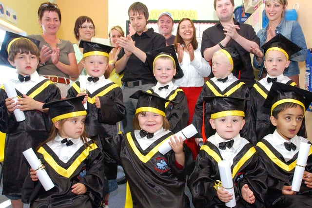 Round of applause for the Little Learners graduates in 2006.