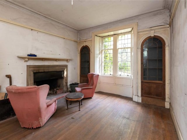Sitting room.