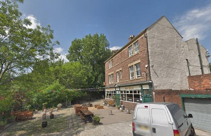 The Cumberland Arms also has a 4.6 rating on Google from 1,214 reviews.