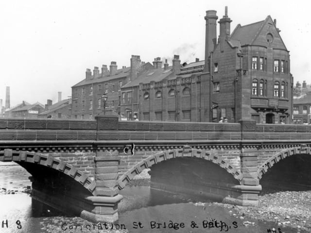Corporation Street Bridge (also known as Borough Bridge) and baths in the Wicker area of Sheffield