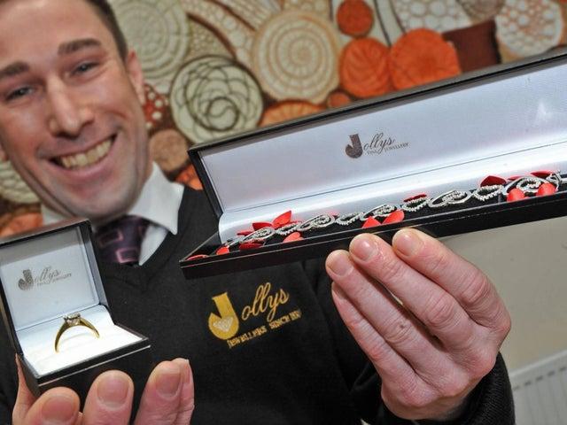A specialist in pre-owned and vintage jewellery, this store also trades online.