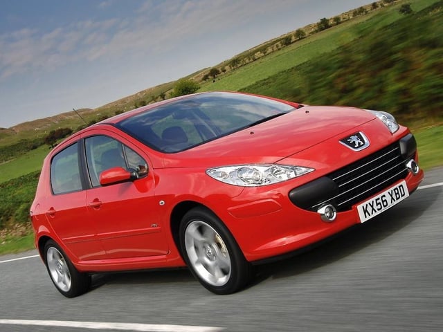 Extinct by: Q4 2022. The 307 never sold in the same numbers as the smaller 206 and 207, and with nearly 8,000 per quarter being taken off the road the Ford Focus rival is an increasingly rare sight