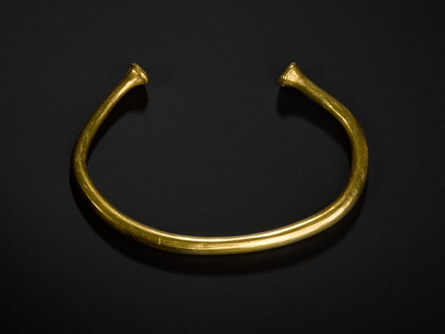 This beautiful gold armlet was part of the Heights of Brae hoard found in Easter Ross and was buried either for safekeeping or as a gift to the gods.
which dates to around Heights of Brae, Easter Ross, Late Bronze Age 950 - 750 BC