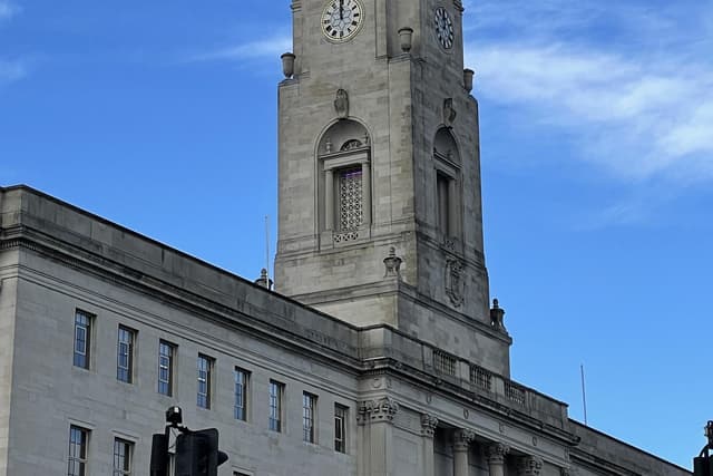 Barnsley Town Hall clock stops again after repair