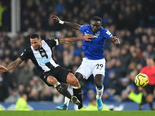 Everton will ‘bin’ striker Oumar Niasse when his contract expires next month. The 30-year-old was offered to Leeds in January. (Football Insider)