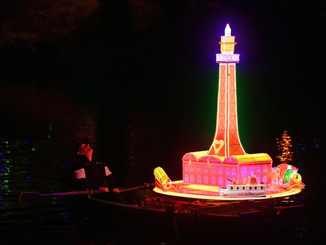 Matlock Bath Illuminations features a spectacular parade of illuminated and decorated boats along the River Derwent.