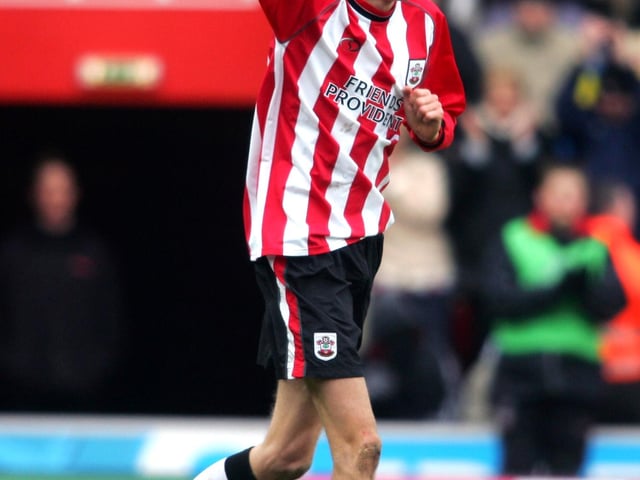 Peter Crouch didn't make it on the pitch after feeling a hamstring injury. The Pompey myth goes he had second thoughts!