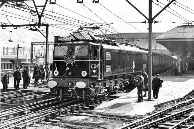 The first electric train at Sheffield Victoria Station on September 14, 1954