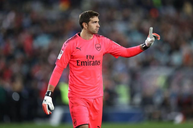 Leeds United’s hopes of landing Arsenal goalkeeper Emi Martinez have taken a blow. The Gunners No.1 Bern Leno suffered an injury against Brighton & Hove Albion. Martinez has been targeted by Leeds as a Kiko Casilla replacement is expected to step into the void. (Express)