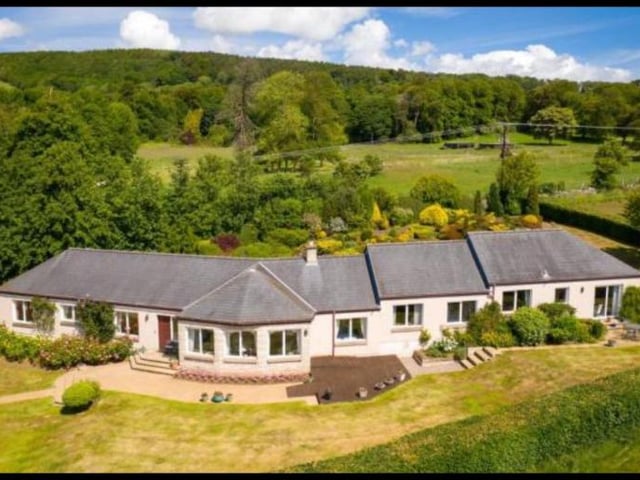 Golf fans will love this bespoke architecturally designed house. Stylishly designed over a single level, it offers unbeatable views over the gardens and beyond to the privately owned Charleton Golf Course.
475,000 GBP