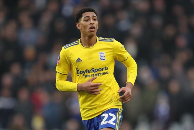 Birmingham City sensation Jude Bellingham is struggling to decide between Man United, Chelsea, Bayern Munich and Borussia Dortmund, who are willing to pay £30m him. (The Sun)