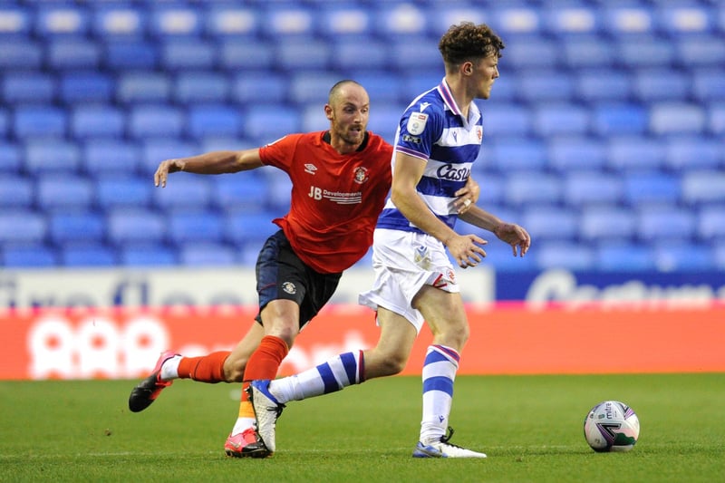 Nottingham Forest have made a £1.5m bid for Reading defender Tom Holmes, according to reports. It is suggested that the Royals could be forced into selling, due to a need to balance their books with sales. (Football Insider)