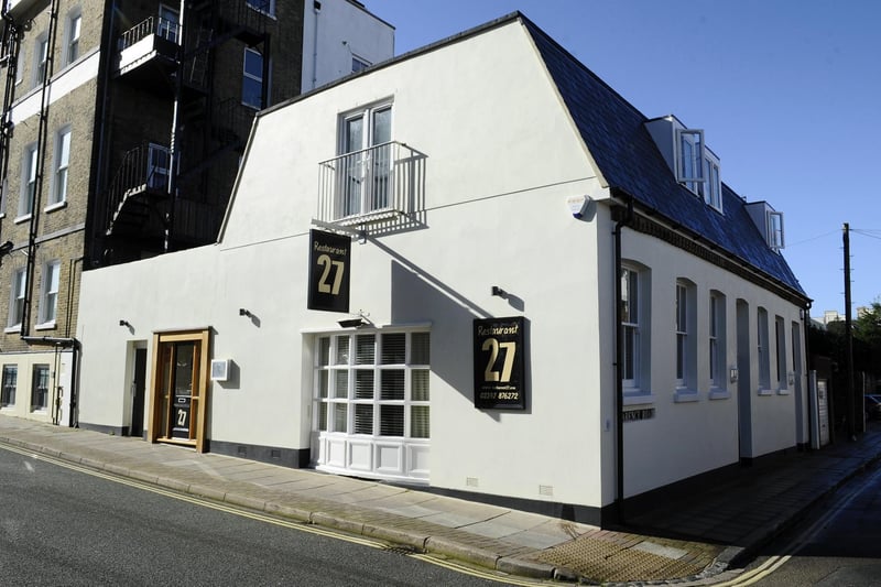 Restaurant 27 has a Michelin star rating and is known for fine dining. This restaurant, which offers its own tasting menu, has a rating of five stars with 1,257 reviews on Tripadvisor.