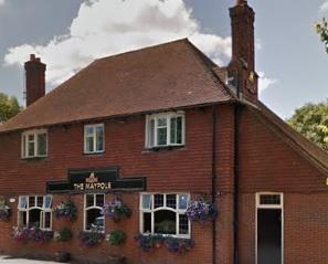 The Maypole Inn is right by the sea on Havant Road, Hayling Island. No wonder they have a 4.5 star rating on Tripadvisor based on 799 reviews.