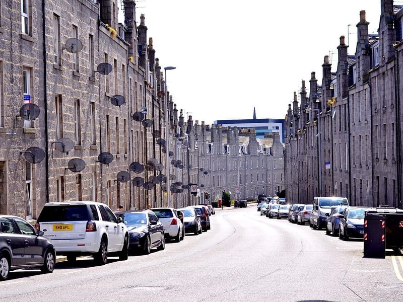 Aberdeen City: Total number of recorded crimes per 10,000 population - 629