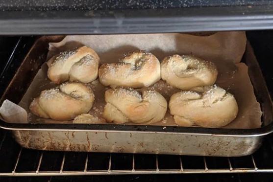 Lots of people have been learning how to bake bread. By @vantastictrilife