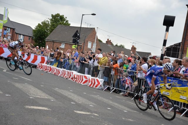 Riders on Newman Road (Cote de Jenkin Road) at Stage Two of the Tour de France in Sheffield
