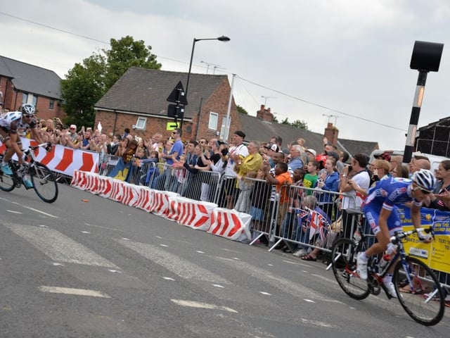 Riders on Newman Road (Cote de Jenkin Road) at Stage Two of the Tour de France in Sheffield