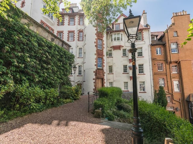 Stunning top floor, four bedroom flat located at the top of the Royal Mile at the foot of Edinburgh Castle esplanade with spectacular views over the city - Offers over
£1,125,000.