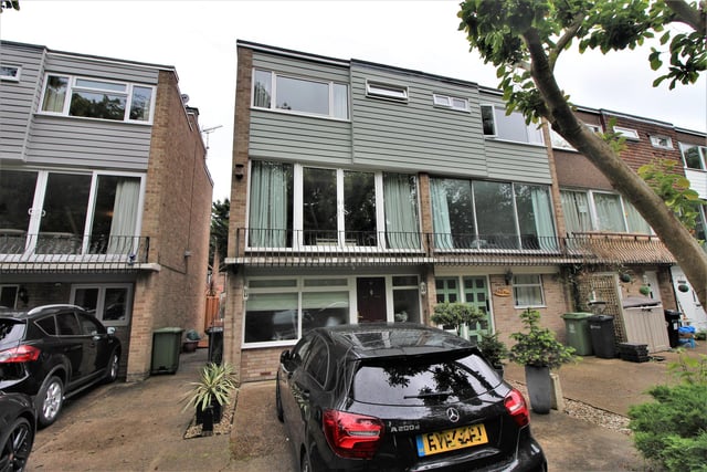A semi-detached town house in Hilsea with three bedrooms. Also has a modern fitted bathroom on the second floor, and a kitchen, dining room and additional WC on the ground floor. Marketed by Jeffries. Find out more at: https://bit.ly/2WWnRVK