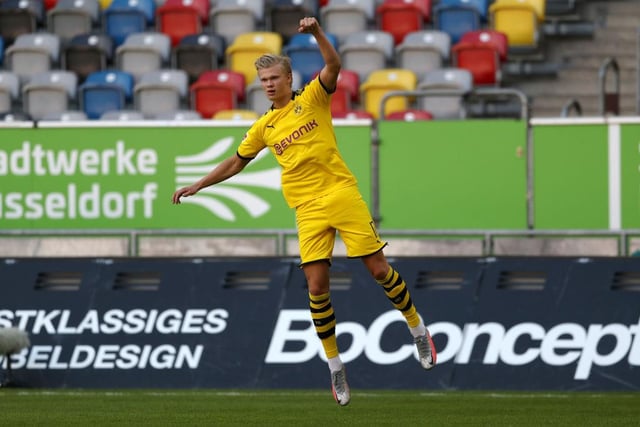 Sky Sports pundit Chris Kamara thinks Erling Haaland could be pushed towards a switch to Leeds United over Manchester United - following in his father’s footsteps. (Daily Express)