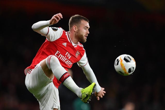 Arsenal are prepared to sell defender Calum Chambers for £12m, however Newcastle United only favour a loan deal. (Daily Mail)