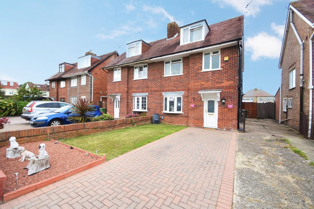 4-bedroom family semi-detached home in the heart of Farlington. Benefits include two separate reception rooms, a conservatory, three double bedrooms and a large enclosed rear garden. Close to Springfield School and to Havant Road for local amenities. Marketed by Beals. Find out more: https://bit.ly/32XbvjU