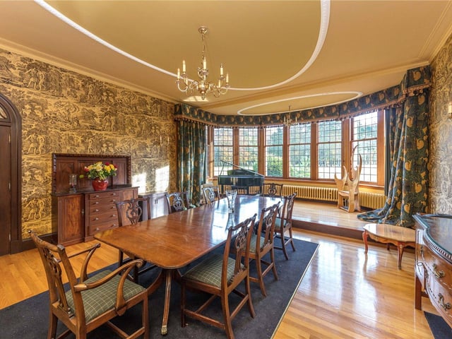 Dining room.