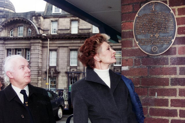 Marti Caine unveils a plaque at the Top Rank, Sheffield, commemorating Joseph Rodgers and Sons Limited, Cutlery Manufacturers, to mark the site of the old cutlery firm ...   January 1995