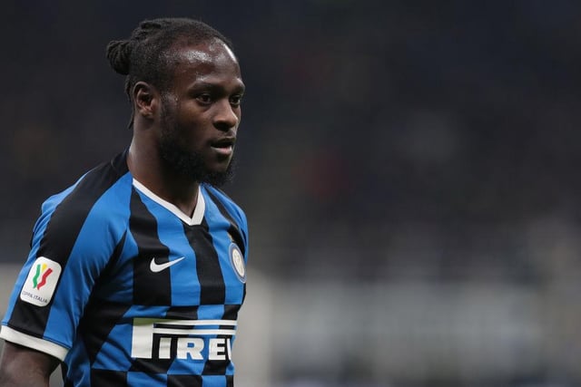 Chelsea are struggling to sell Victor Moses as Inter Milan are refusing to pay the £10.75m asking price for the winger. (The Sun)