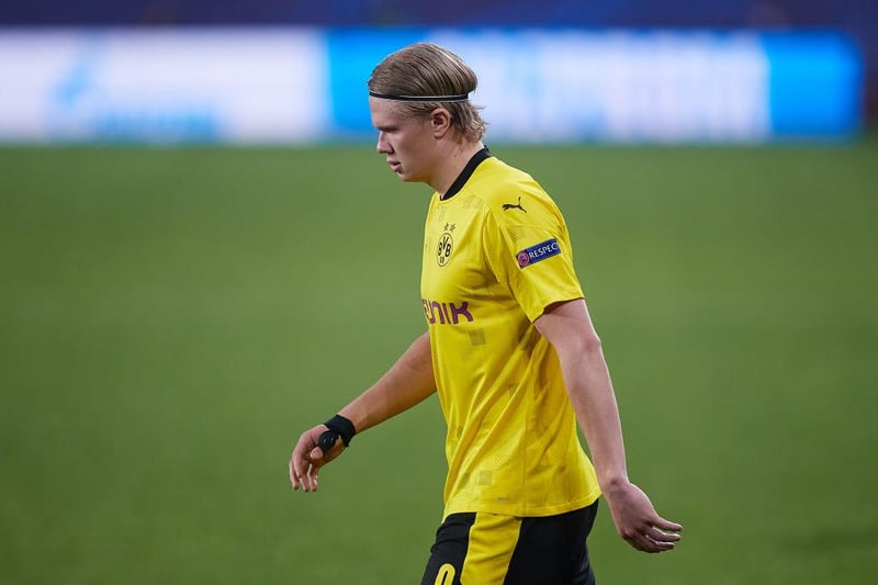 Manchester United are set to start a bidding war for Borussia Dortmund sensation Erling Haaland. Manchester City are also keen. (Calcio Mercato)

(Photo by Fran Santiago/Getty Images)