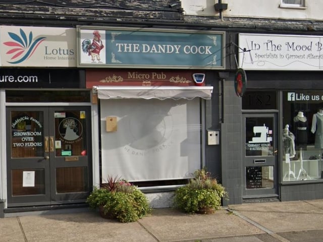 The Good Beer Guide says: "Micropub offering four real ales and up to six real ciders on tap. A range of wines and spirits including more than 200 gins is also available."