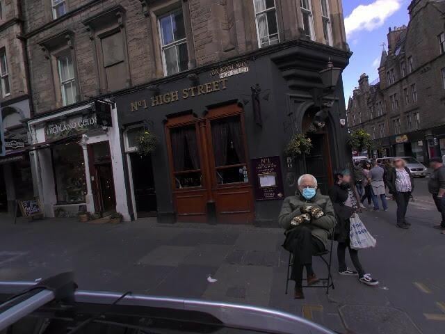 A castle and palace at start and end point- which lengthy street is Bernie have a wee sit down on?