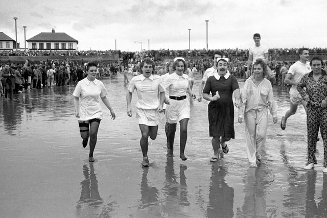 Another scene from the Seaburn Boxing Day dip in 1987. Who do you recognise?
