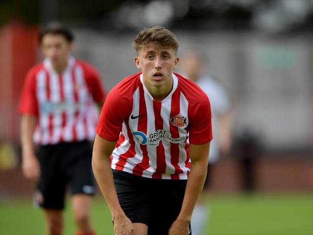 Highly-rated Sunderland midfielder Dan Neil is set to sign a new three-year deal at the club despite attracting interest from Newcastle, Leeds United and Wolves. (Various)