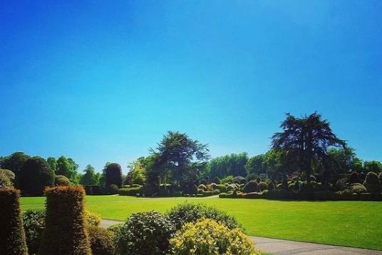 Nothing but blue skies above Brodsworth Hall. From @broddy_ops_manager