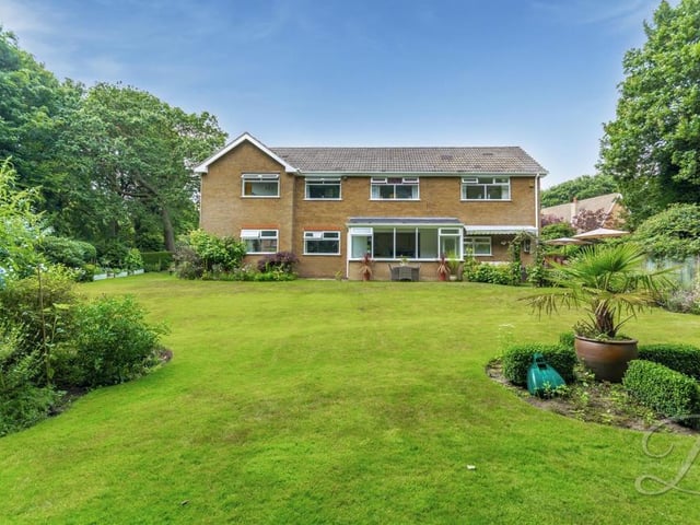 Step back and admire the well-maintained garden at the back of the house. Landscaped, it offers a great degree of privacy and is generously sized.