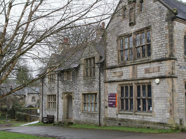 Tideswell is surrounded by beautiful limestone uplands, and is less than 10 miles away from both Buxton and Bakewell.