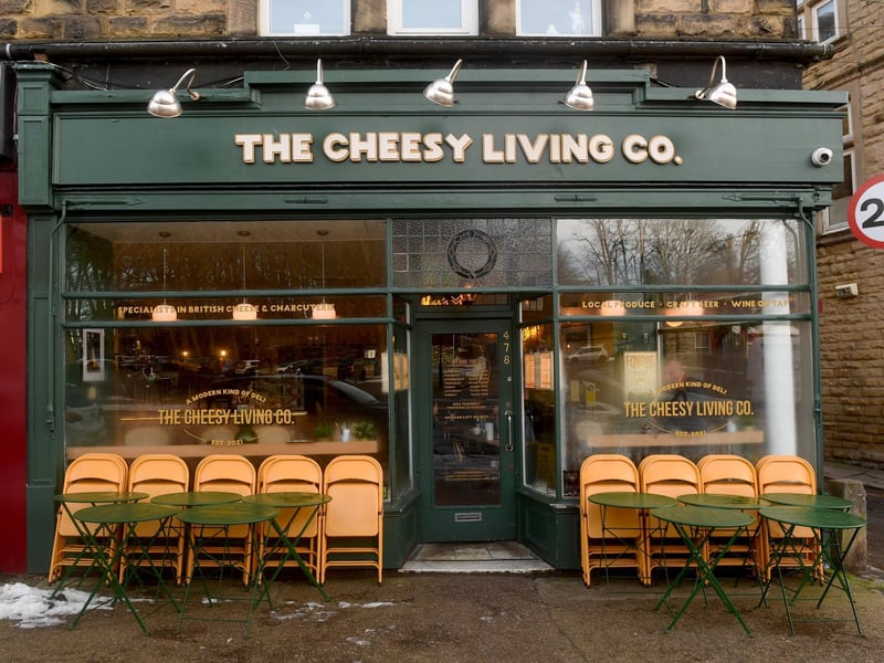Operating out of both the city canter and right on the edge of Roundhay Park, this is a modern paradise for curated grazing boards. Alongside a spectacular cheese counter, they excel in artisanal charcuterie, gourmet crackers, and unique, locally made snack jars that look as good as they taste. 🥖 The Corn Exchange (City Centre) & 498 Roundhay Rd (Oakwood)