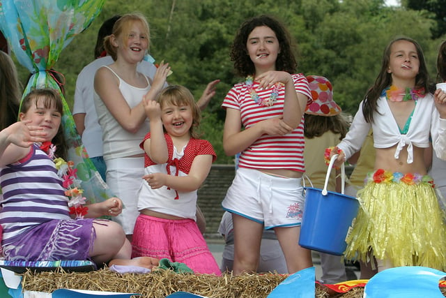 Buxton Carnival, Beach Party, St Annes and Burbage Guides had a beach part in 2007 as their float for the Buxton Carnival