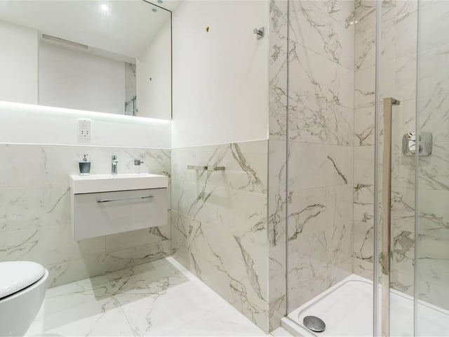 Bedroom 2 en-suite.