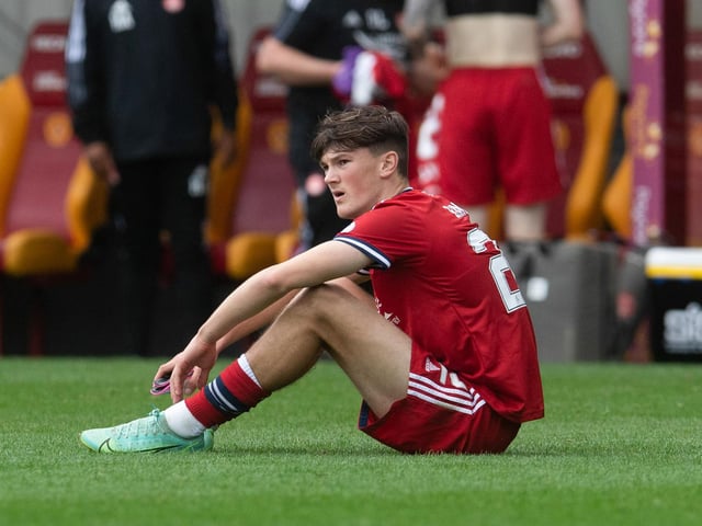 Leicester City are weighing up a move for Aberdeen ace Calvin Ramsay. The teenage defender has attracted plenty of admirers south of the border and the Foxes, who have some injury issues, could be set to be the first to test the Dons with a substantial bid for Ramsay in January. (Daily Record)