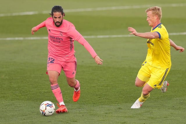 Everton manager Carlo Ancelotti is keen on making a move for Real Madrid playmaker Isco. A bid of around £20 million could be enough to secure his services. (Le10Sport)


Photo: Gonzalo Arroyo Moreno/Getty Images