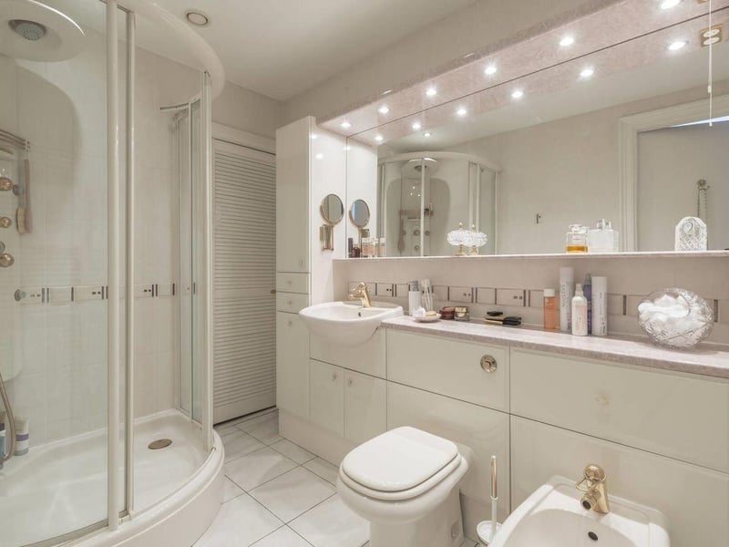 Principal bedroom en-suite shower room.