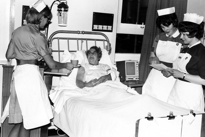 The Royal Infirmary Coronary Care Unit, Sheffield, pictured in 1971. Ref no: h00039