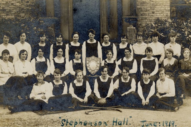 Stephenson Hall women's hockey team, University of Sheffield. Picture Sheffield Ref No: p00729