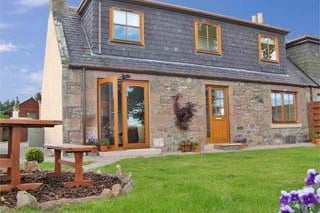 This Scottish stone cottage comes wonderfully presented. The Country Cottage is close to the city of Inverness, and offer far reaching scenic views of the ocean. Can house up to five guests.