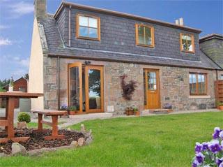 This Scottish stone cottage comes wonderfully presented. The Country Cottage is close to the city of Inverness, and offer far reaching scenic views of the ocean. Can house up to five guests.